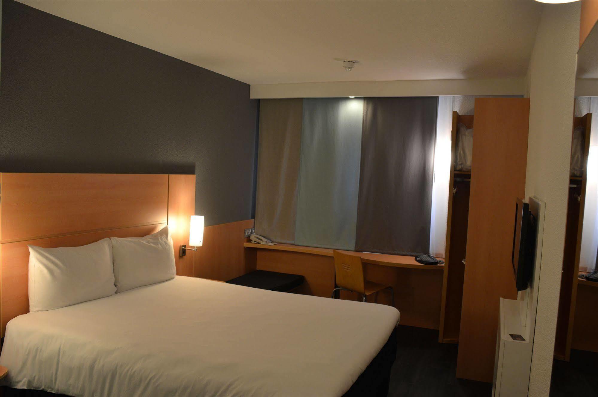 Ibis Reading Centre Hotel Exterior foto
